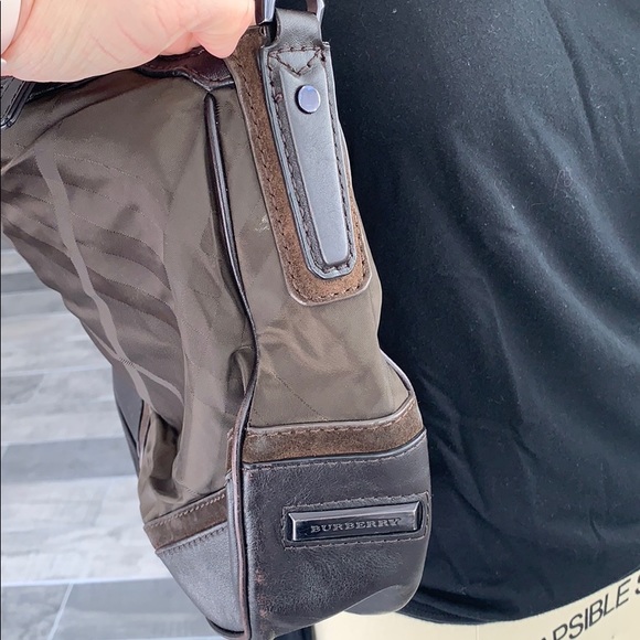 BURBERRY HOBO BAG 🔥FINAL PRICE DROP🔥 - Picture 2 of 7